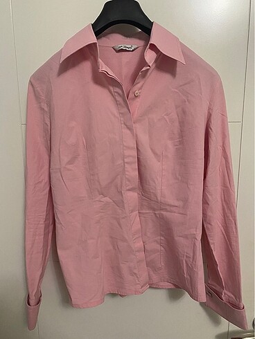 Pembe Gömlek