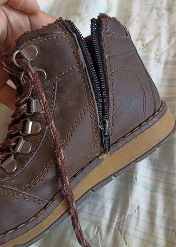 Kahverengi erkek çocuk bot - Görsel 2