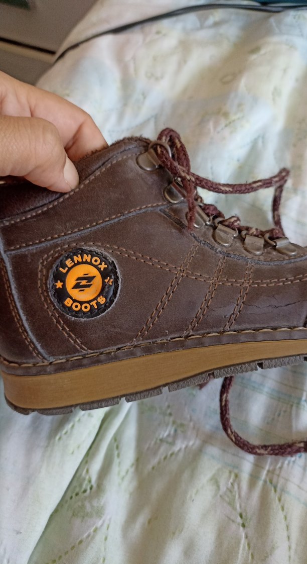 Kahverengi erkek çocuk bot - Görsel 3