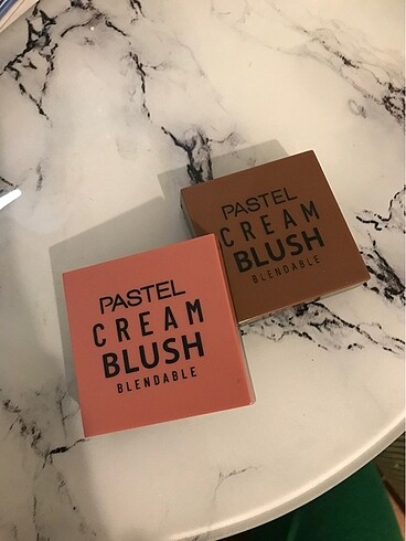 Pastel krem allık