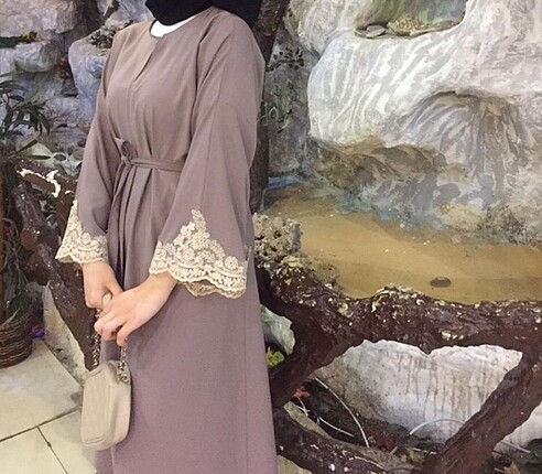 İşlemeli Krep Ferace Abaya