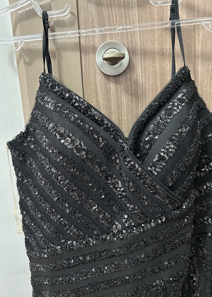 Pullu payetli gece elbisesi - Görsel 3