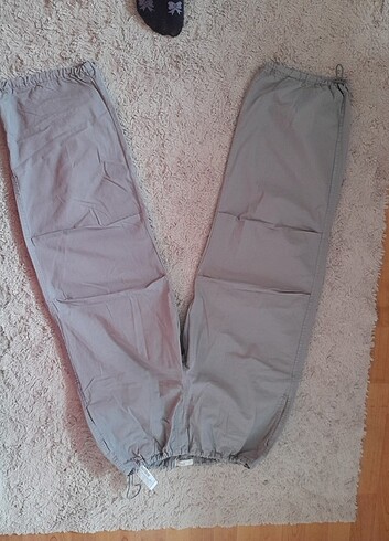 Stradivarius paraşüt pantalon