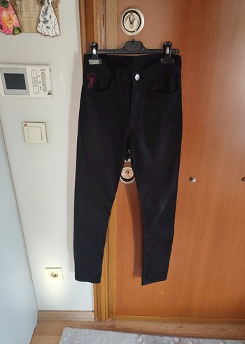 29 beden siyah renk pantolon