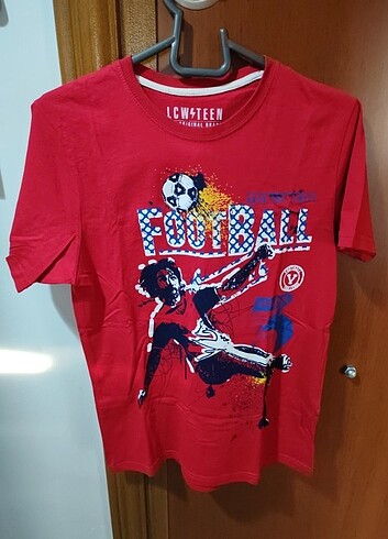 13-14 Yaş Beden LC Waikiki 13-14 yaş erkek çocuk tişört
