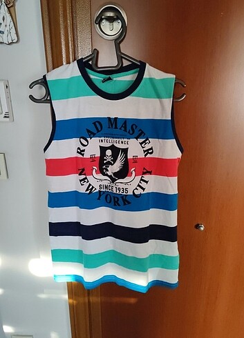 13-14 Yaş Beden LC Waikiki 13-14 yaş erkek çocuk sıfır kol tişört