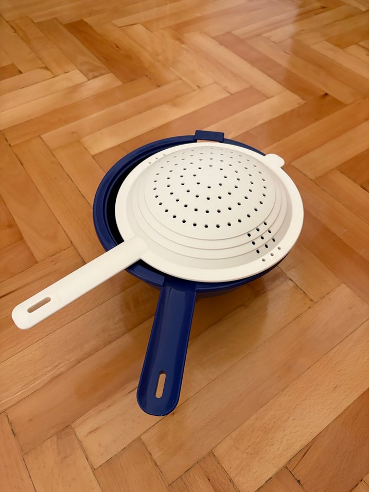 Larcivert beyaz TupperWare süzgeç - Görsel 3