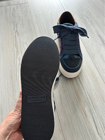 37 Beden Kurt geiger