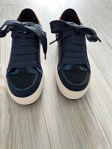 37 Beden lacivert Renk Kurt geiger