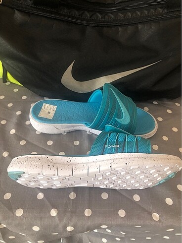 Orjinal Nike 42.5 tek numara dar kalıp ama cırtlı bölümü sayesin
