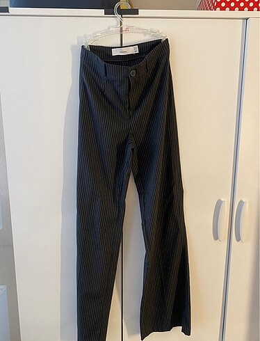BERSHKA PANTOLON