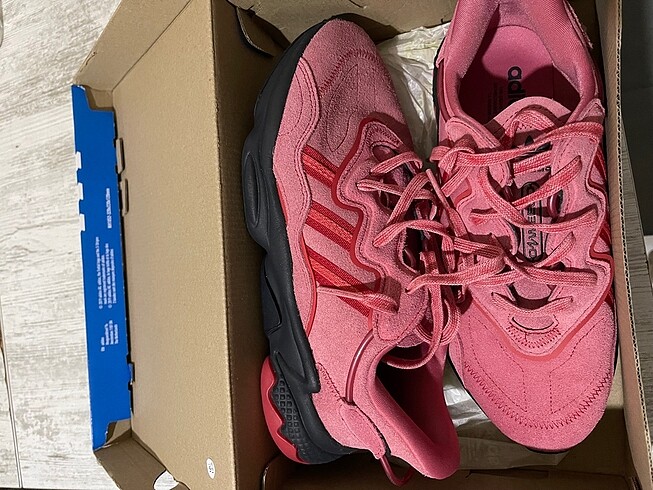 adidas Ozweego