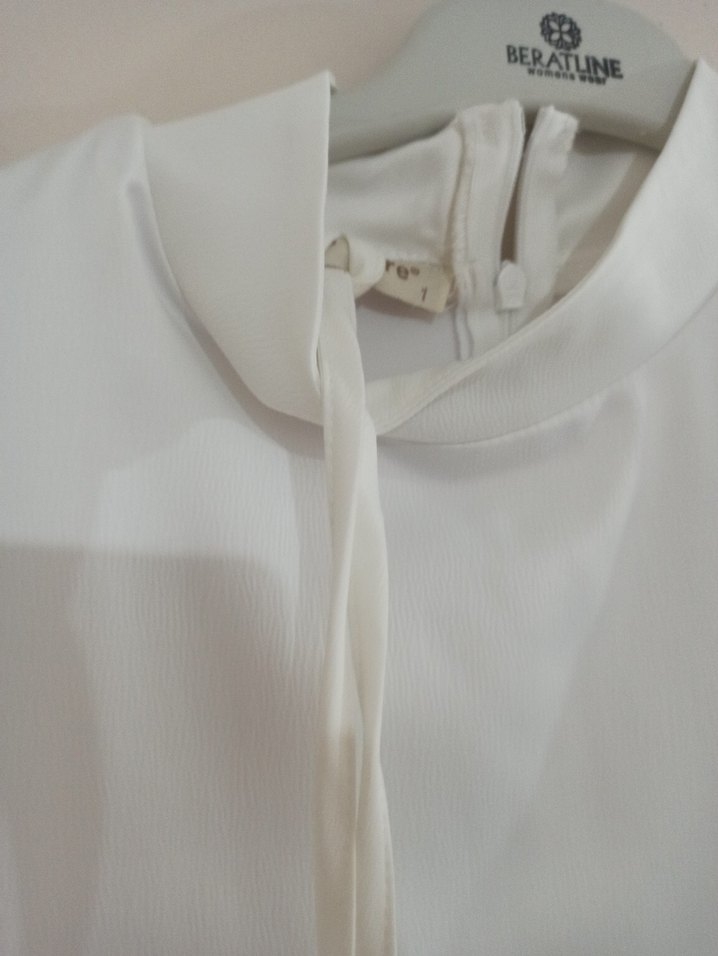 Beyaz Uzun Kollu Yüksek Yakalı Saten Elbise - Görsel 5