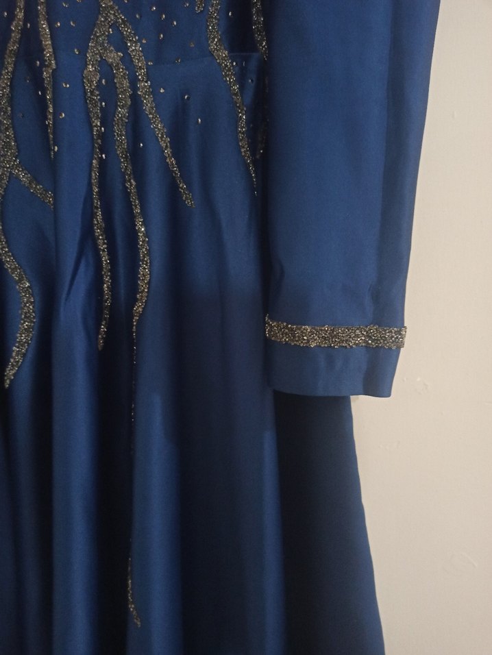 Uzun Kollu Mavi İşlemeli Abiye Elbise - Görsel 3