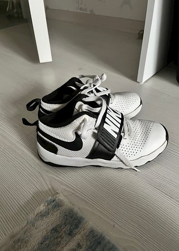 33 Beden Nike Spor Ayakkabı 33.5