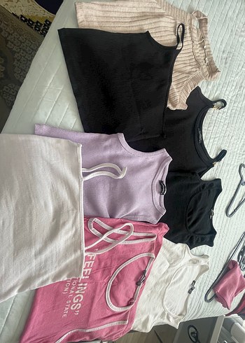 Kısa Kesim Mini Üst Giyim