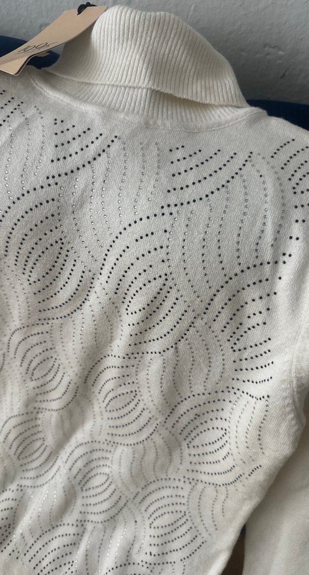 Beyaz Boğazlı Uzun Kollu Triko Kazak - Görsel 3