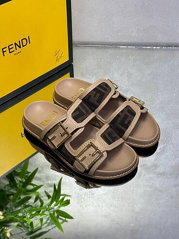 39 Beden İthal Fendi Terlik