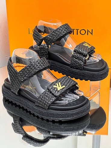 37 Beden Louis Vuitton Deri Sandalet