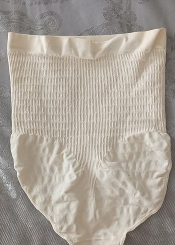 Minimalist Beyaz ve sarı Midi Kadın İç Çamaşırı 2 adet - Görsel 4