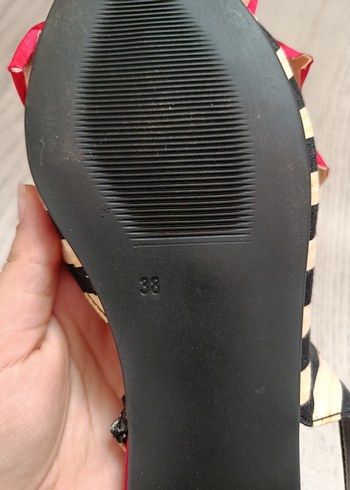 Fiyonklu Zebra Desenli Ayakkabı - Görsel 2