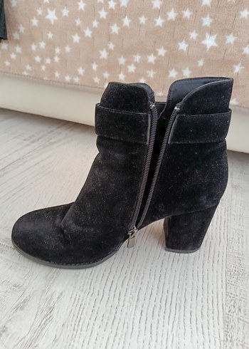 Siyah Süet Tokalı Kadın Bot - Görsel 3