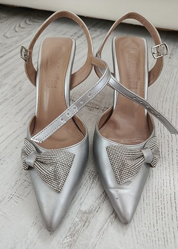 Gri Metalik Tokalı Topuklu Kadın Ayakkabı - Görsel 2