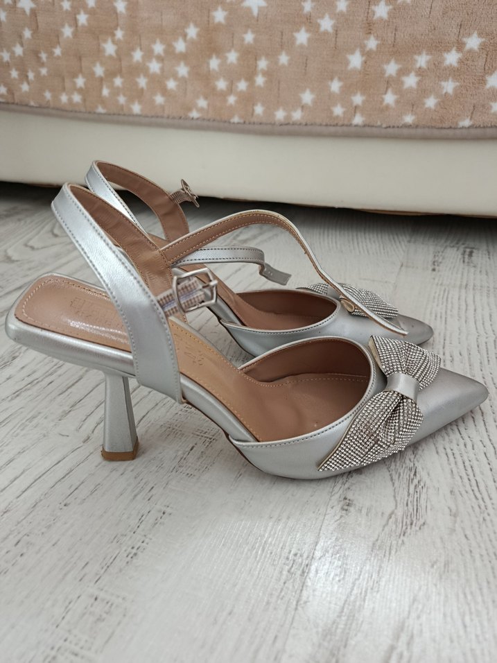 Gri Metalik Tokalı Topuklu Kadın Ayakkabı - Görsel 3