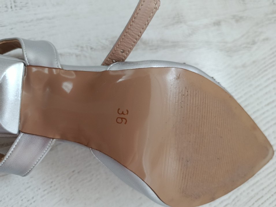 Gri Metalik Tokalı Topuklu Kadın Ayakkabı - Görsel 5