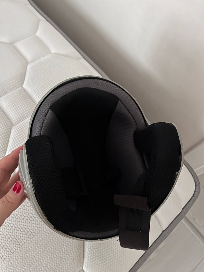 Gri Metalik Motosiklet Kaskı - Görsel 2