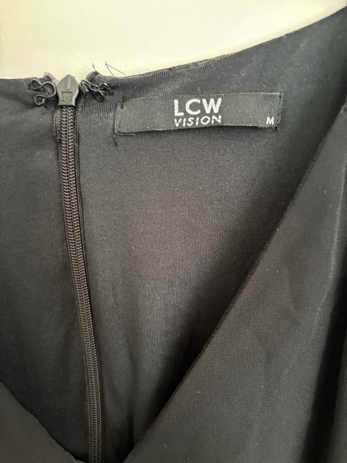 Düğmeli Siyah V Yaka Elbise - Görsel 2