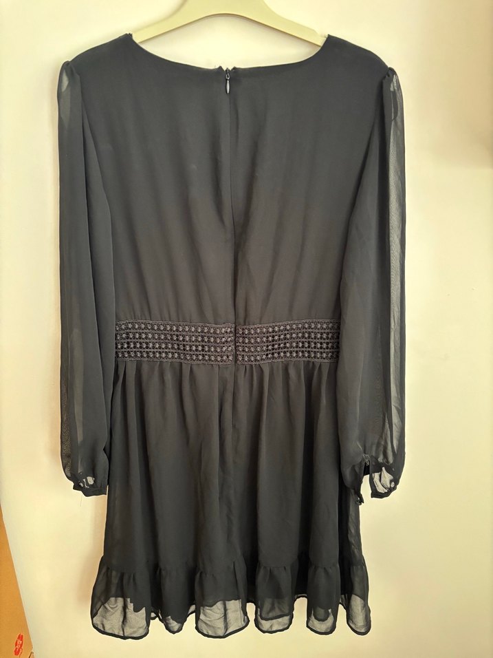 Düğmeli Siyah V Yaka Elbise - Görsel 4