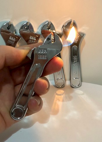 İngiliz Anahtarlığı Çakmak - Görsel 2