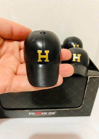 Beyaz H Harfli  Şapka Çakmak - Görsel 4