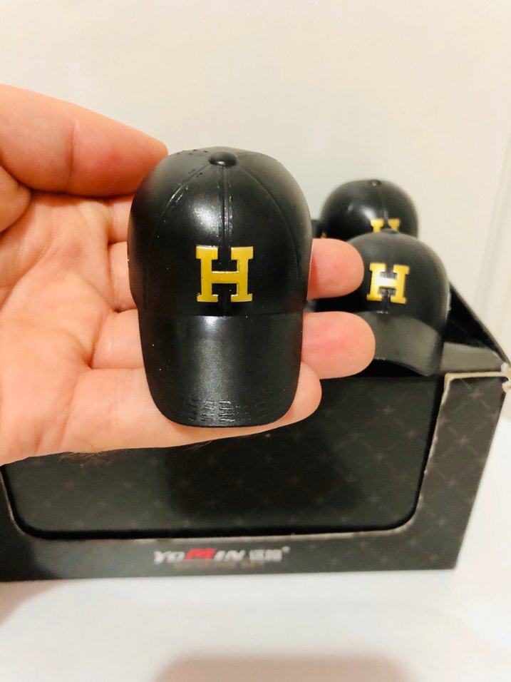 Beyaz H Harfli  Şapka Çakmak - Görsel 4