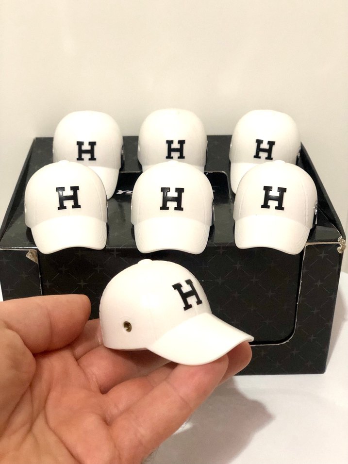 Beyaz H Harfli  Şapka Çakmak - Görsel 3