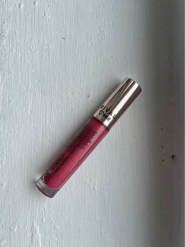 rival loves me lip gloss