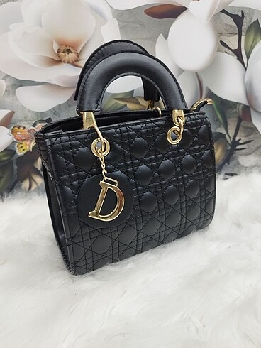 Dior kol çantası