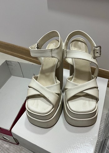 Trendyol & Milla Ekru Platform Sandalet