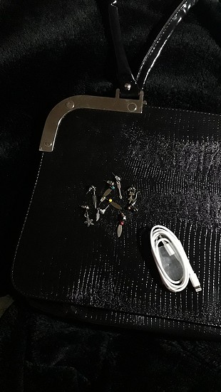 Çanta,Küpe ve USB Kablosu