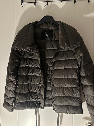 Zara Mont
