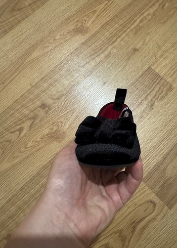21 Beden Kız Bebek Siyah Bantlı Babet Ayakkabı
