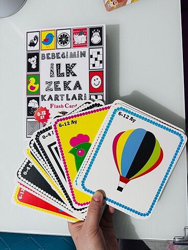 Zeka Kartları ve Hışırtılı Kitaplar