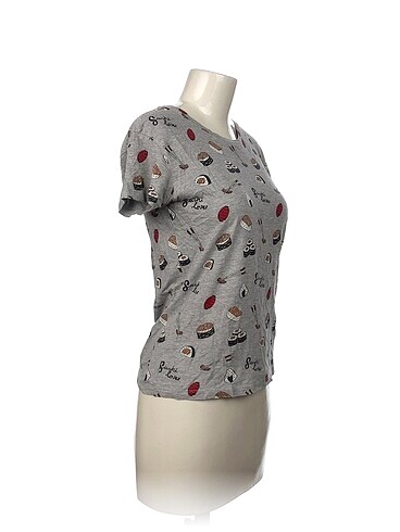Pull and Bear Pull and Bear T-shirt %70 İndirimli.
