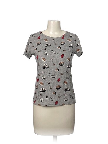 Pull and Bear T-shirt %70 İndirimli.