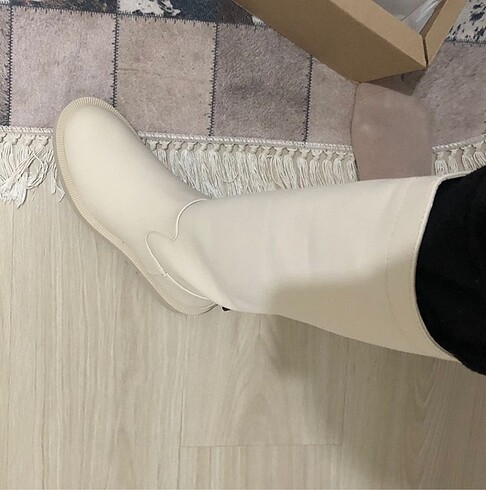 36 Beden ten rengi Renk Zara uzun bot