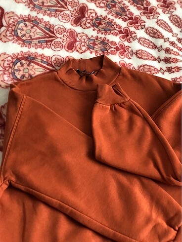 Sweatshirt