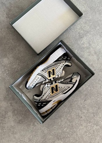 New Balance New Balance 1906R Black & Gold