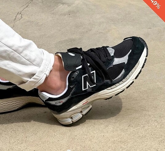New Balance 2002 R