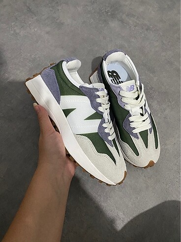 New Balance 327